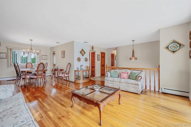 21 Page Drive, Hicksville, NY 11801