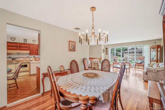21 Page Drive, Hicksville, NY 11801