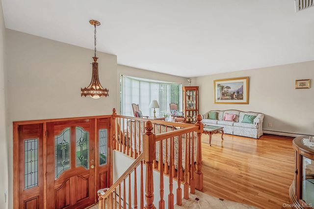 21 Page Drive, Hicksville, NY 11801