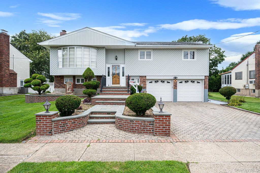 21 Page Drive, Hicksville, NY 11801 — exterior