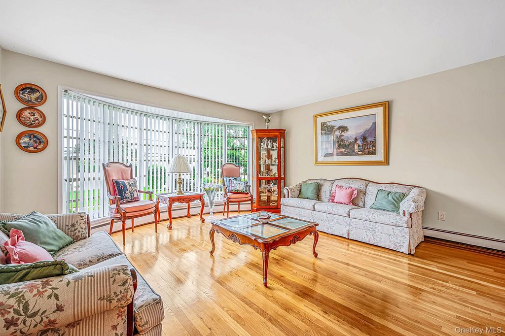 21 Page Drive, Hicksville, NY 11801 — photo 4