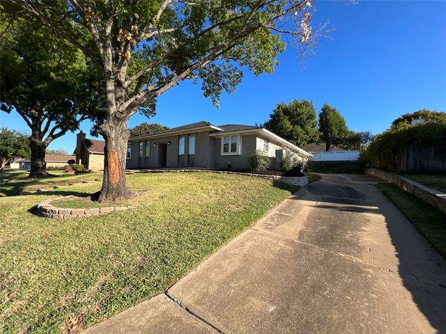 1108 Berkshire Court, Trophy Club, TX 76262