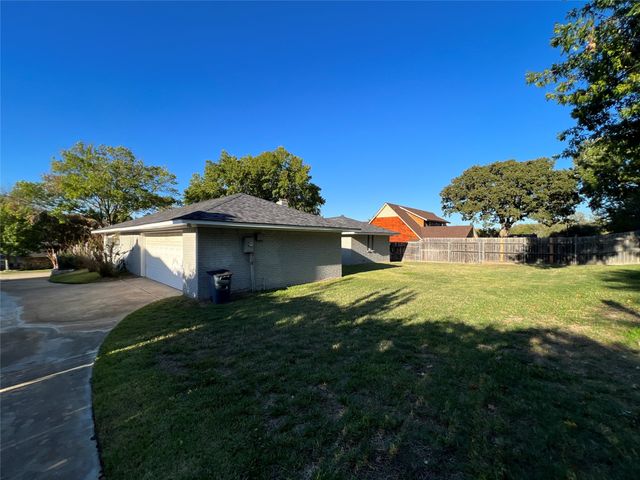 1108 Berkshire Court, Trophy Club, TX 76262