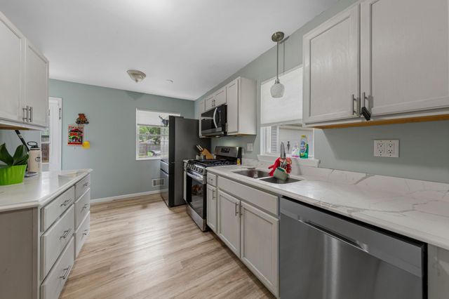 9043 13th Avenue S, Bloomington, MN 55425