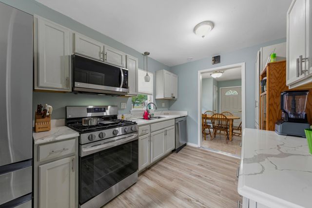 9043 13th Avenue S, Bloomington, MN 55425