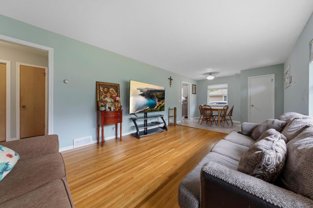 9043 13th Avenue S, Bloomington, MN 55425