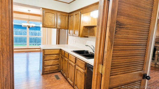 2780 W 112th Place S, Jenks, OK 74037