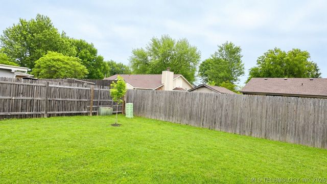 2780 W 112th Place S, Jenks, OK 74037