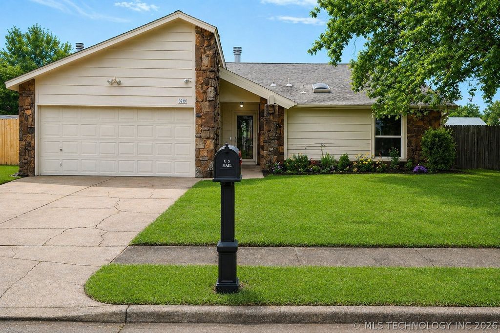 2780 W 112th Place S, Jenks, OK 74037