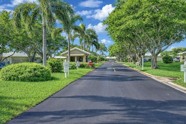 8666 Bella Vista Drive 111, Boca Raton, FL 33433