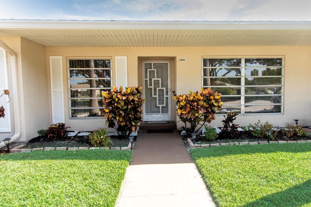 8666 Bella Vista Drive 111, Boca Raton, FL 33433