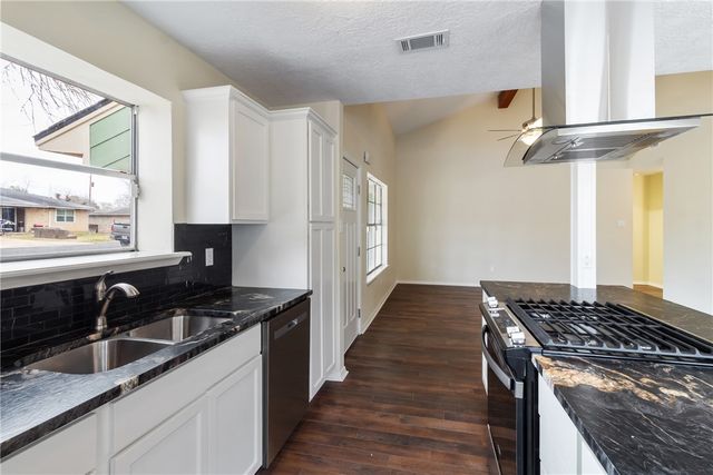 2411 Hardwood Drive, Bryan, TX 77803