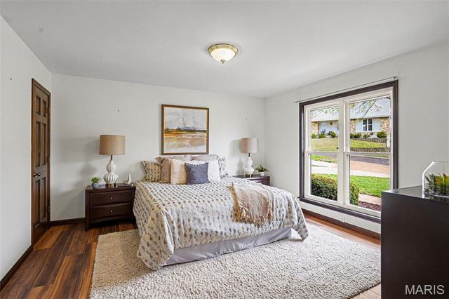 5022 Amber Place Drive, St Louis, MO 63128