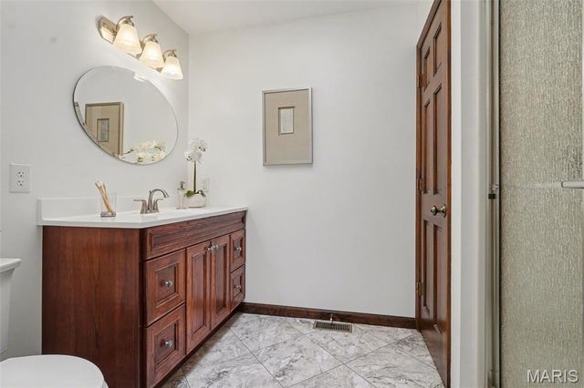 5022 Amber Place Drive, St Louis, MO 63128