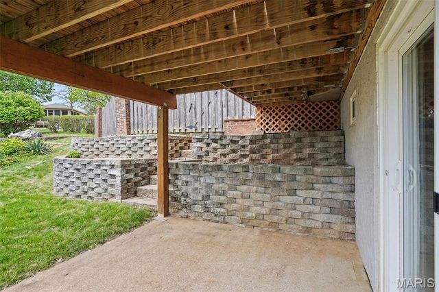 5022 Amber Place Drive, St Louis, MO 63128