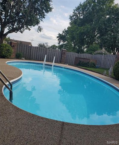 5022 Amber Place Drive, St Louis, MO 63128