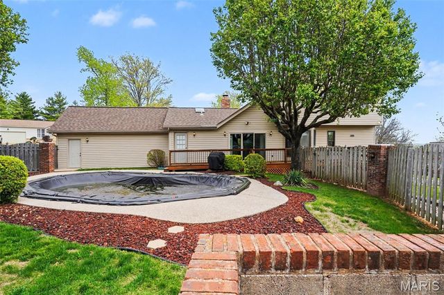 5022 Amber Place Drive, St Louis, MO 63128