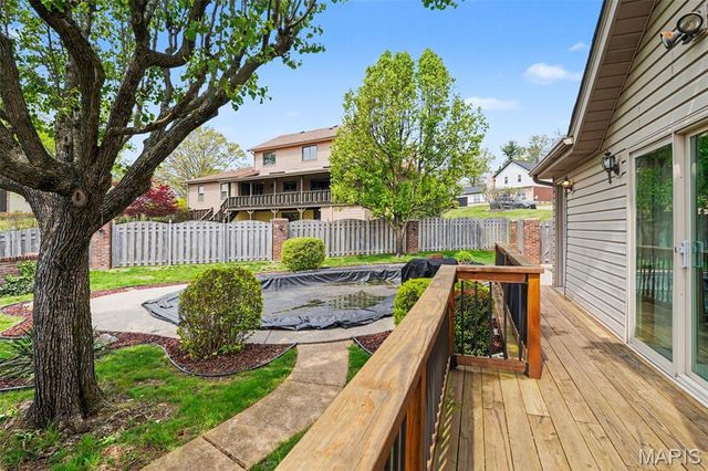 5022 Amber Place Drive, St Louis, MO 63128