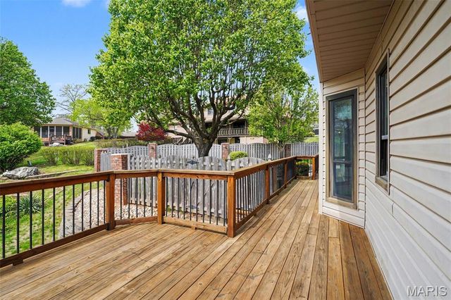 5022 Amber Place Drive, St Louis, MO 63128