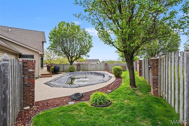 5022 Amber Place Drive, St Louis, MO 63128