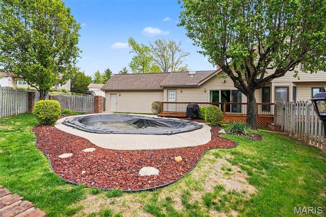 5022 Amber Place Drive, St Louis, MO 63128