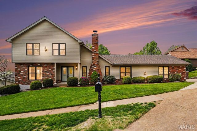 5022 Amber Place Drive, St Louis, MO 63128