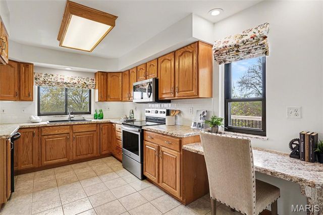 5022 Amber Place Drive, St Louis, MO 63128