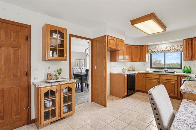 5022 Amber Place Drive, St Louis, MO 63128
