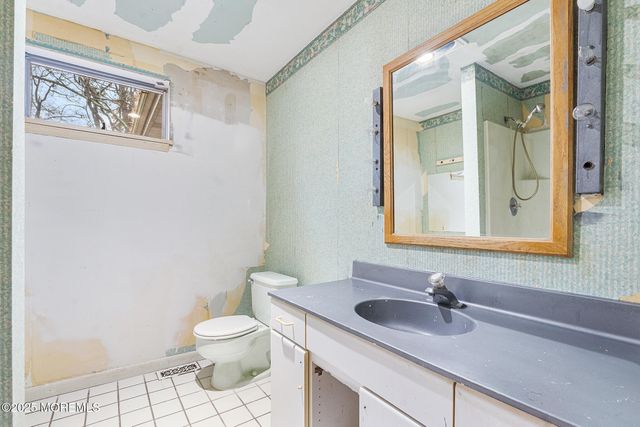 11 Tiller Drive, Waretown, NJ 08758