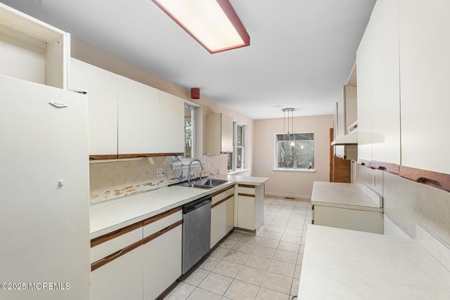 11 Tiller Drive, Waretown, NJ 08758