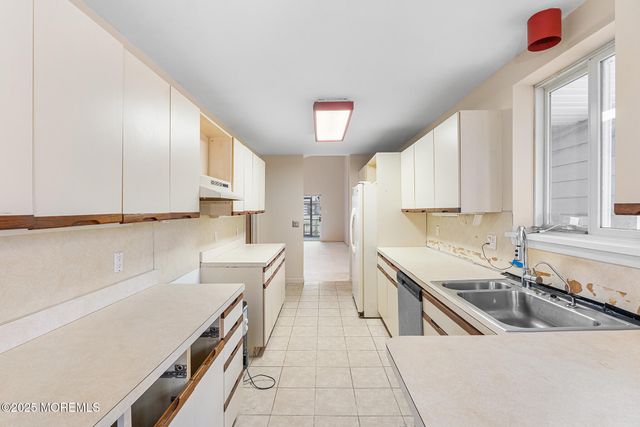 11 Tiller Drive, Waretown, NJ 08758