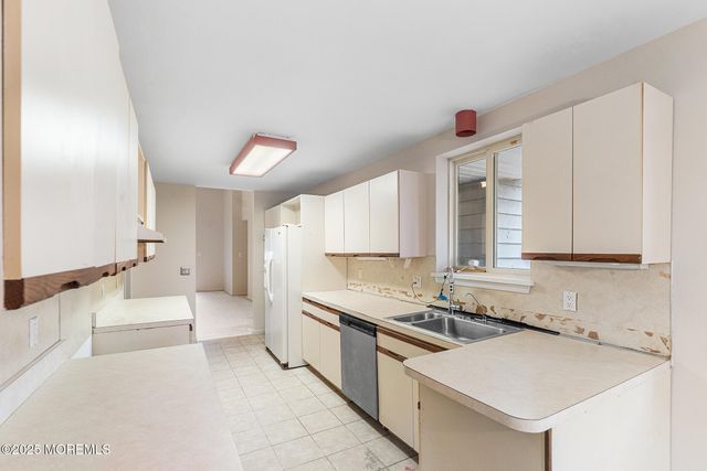 11 Tiller Drive, Waretown, NJ 08758