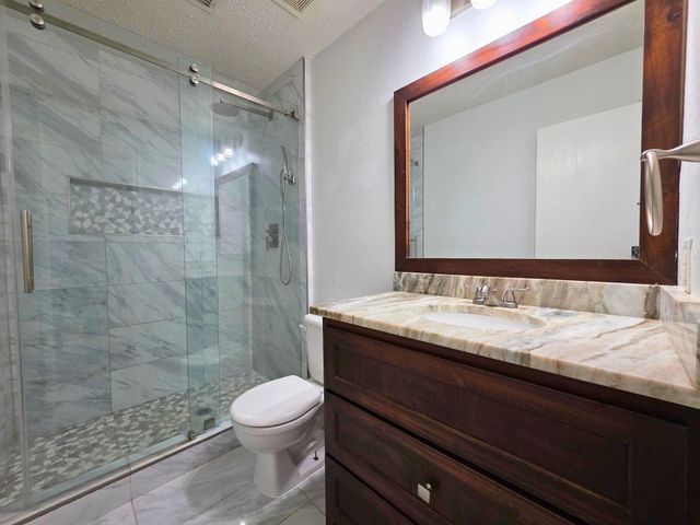 304 E Clover Park Drive, Fort Worth, TX 76140