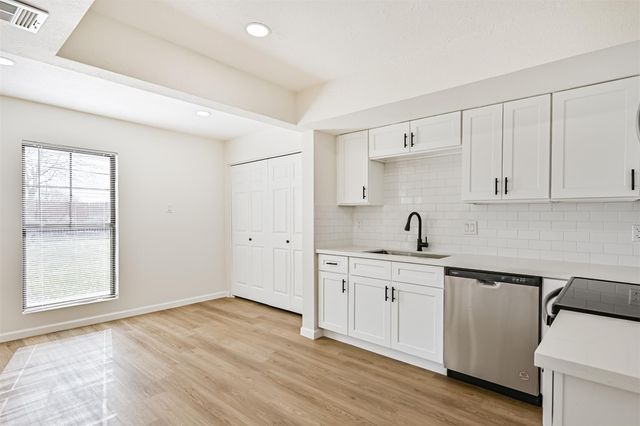 425 E Castle Harbour Drive, Friendswood, TX 77546