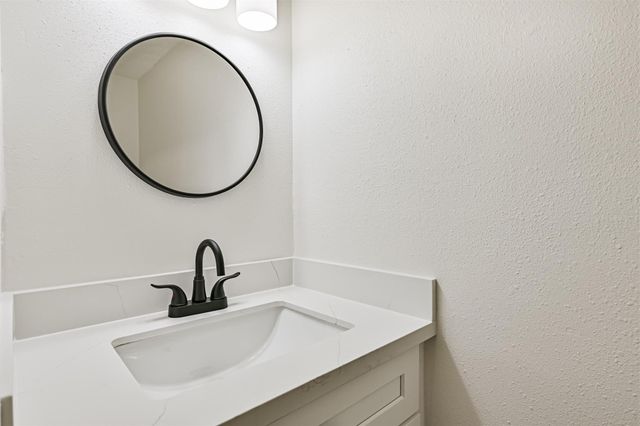 425 E Castle Harbour Drive, Friendswood, TX 77546