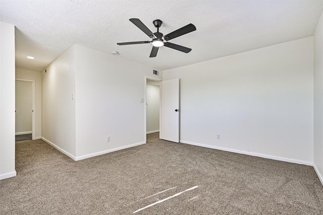 425 E Castle Harbour Drive, Friendswood, TX 77546