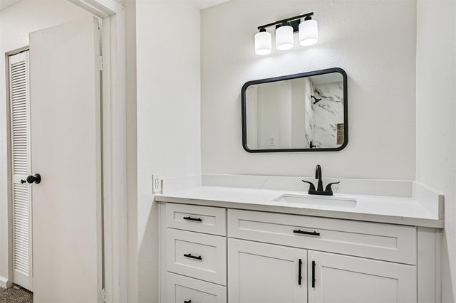 425 E Castle Harbour Drive, Friendswood, TX 77546