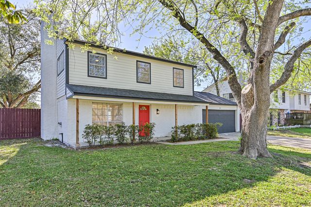 425 E Castle Harbour Drive, Friendswood, TX 77546