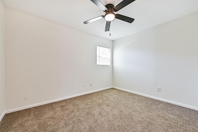 425 E Castle Harbour Drive, Friendswood, TX 77546
