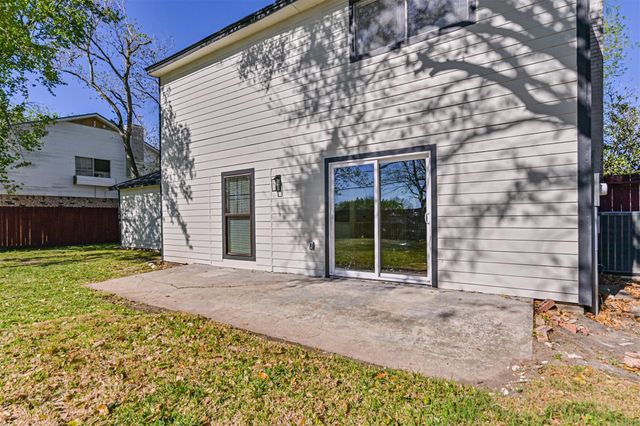 425 E Castle Harbour Drive, Friendswood, TX 77546