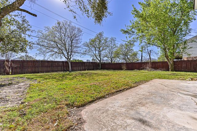 425 E Castle Harbour Drive, Friendswood, TX 77546