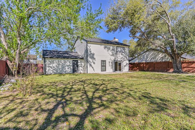 425 E Castle Harbour Drive, Friendswood, TX 77546