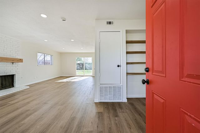 425 E Castle Harbour Drive, Friendswood, TX 77546