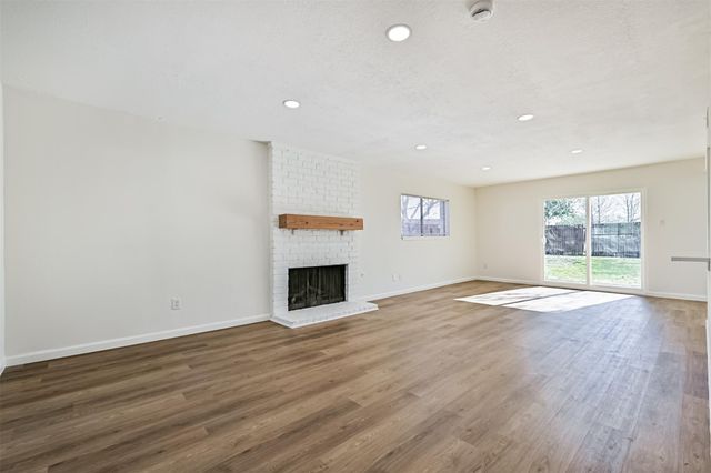 425 E Castle Harbour Drive, Friendswood, TX 77546