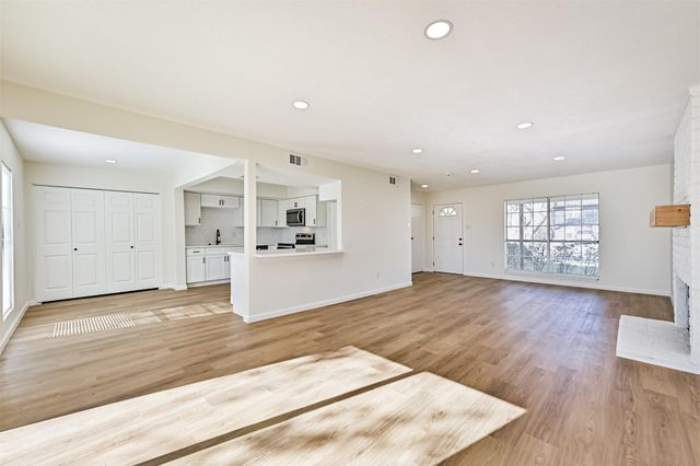 425 E Castle Harbour Drive, Friendswood, TX 77546