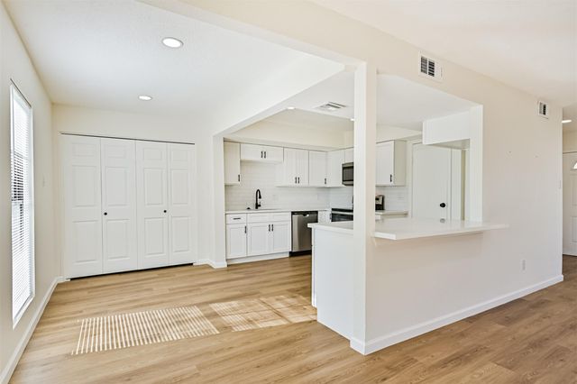 425 E Castle Harbour Drive, Friendswood, TX 77546