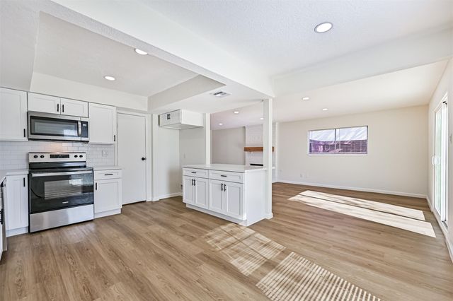 425 E Castle Harbour Drive, Friendswood, TX 77546