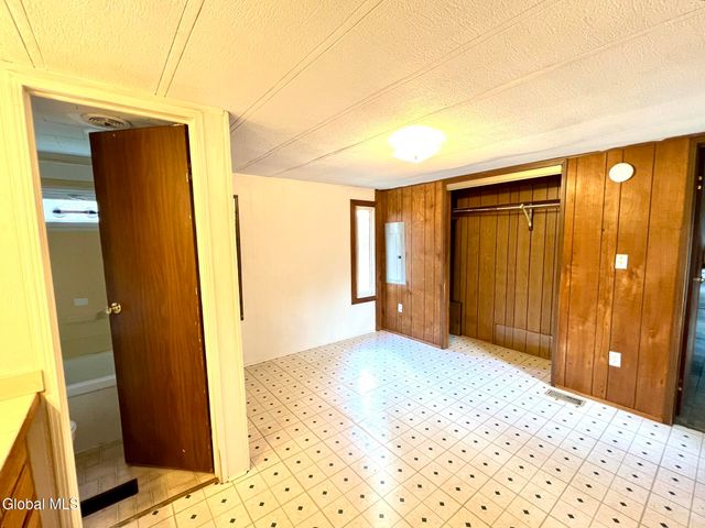 68 Heath Road, Corinth, NY 12822