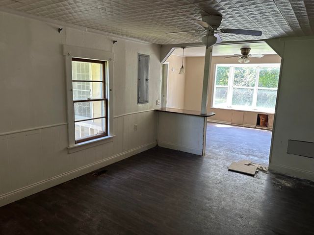 1094 Barnesburg Road, Somerset, KY 42503