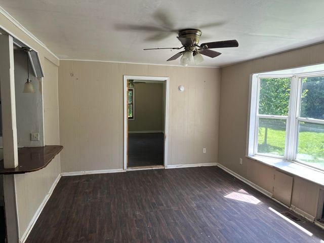 1094 Barnesburg Road, Somerset, KY 42503